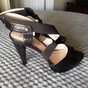 Black pumps